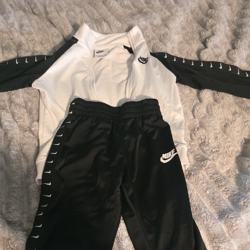 Nike Monochrome Athletic Set